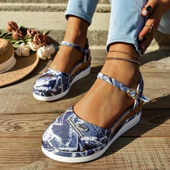 Women Plus Size Floral Design Decoration Closed Toe Wedge & Platform Sandals - Picture 1 of 5